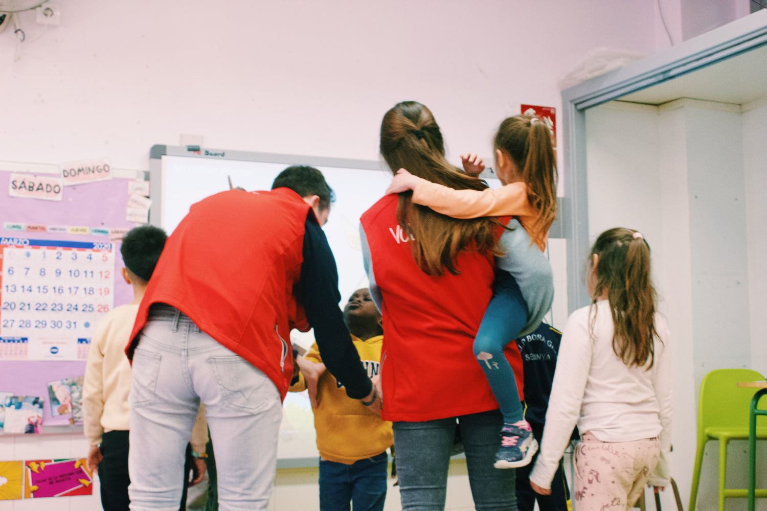 Por qué el voluntariado cambia más al que da que al que recibe